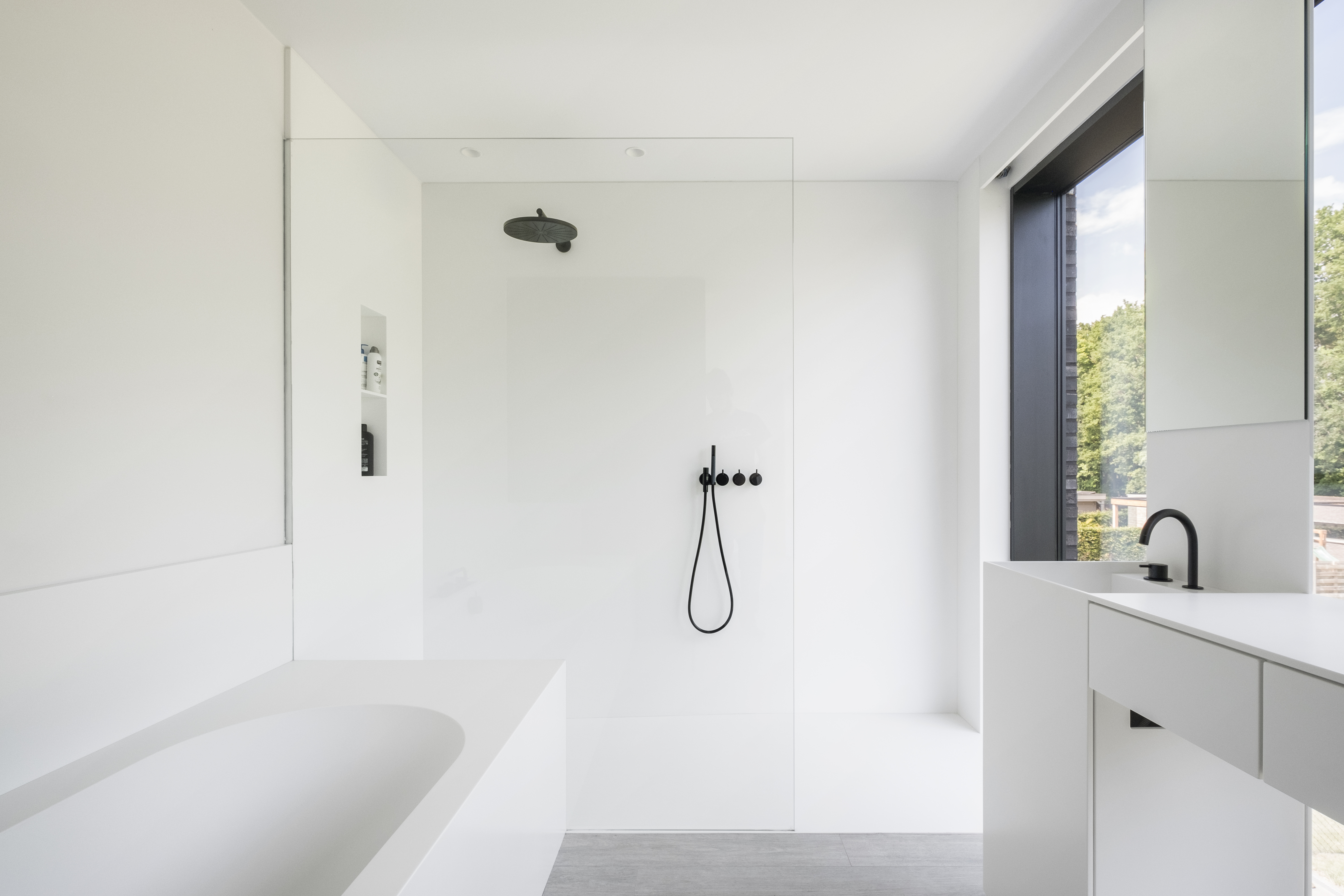 witte badkamer in corian