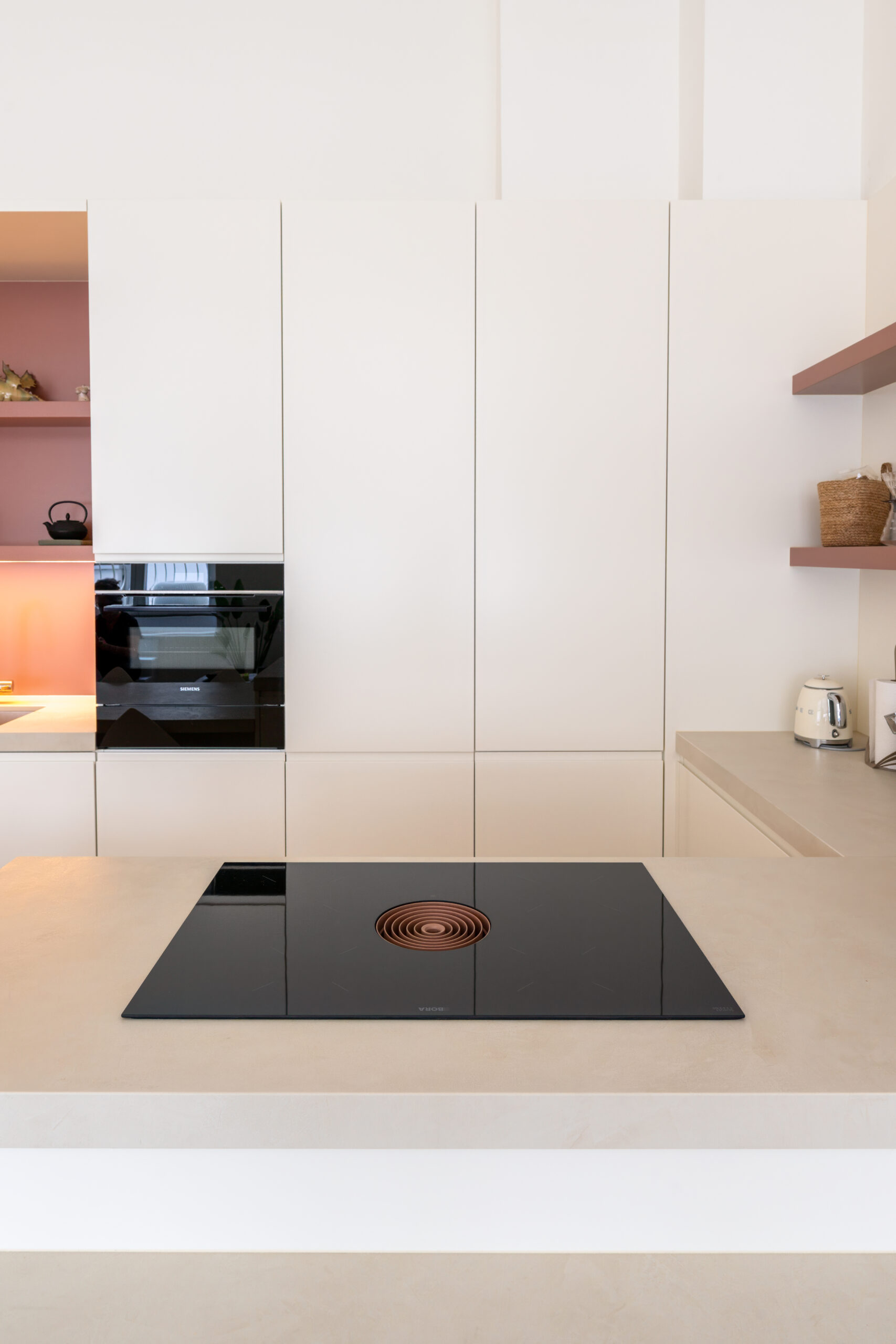 Witte keuken met Bora kookplaat