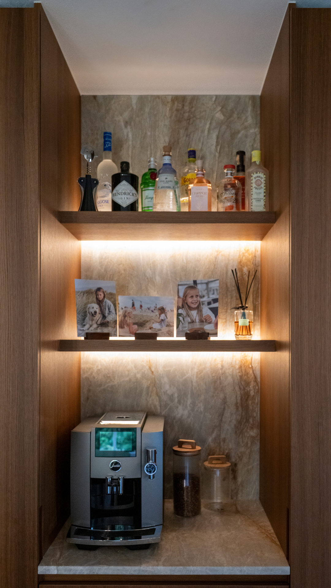 coffee corner met led-verlichting en kwartsiet