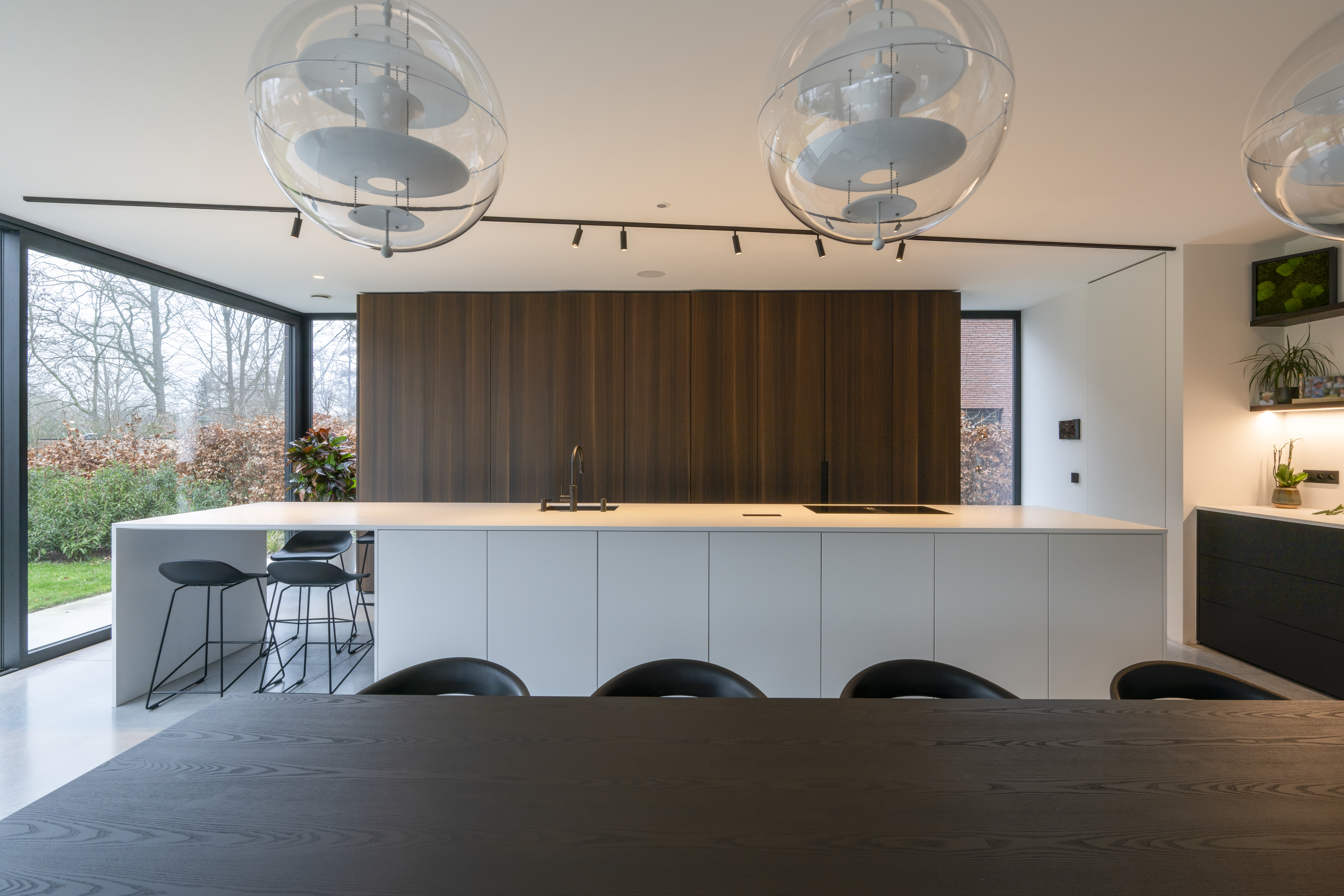 moderne keuken eucalyptusfineer augustijns keukens