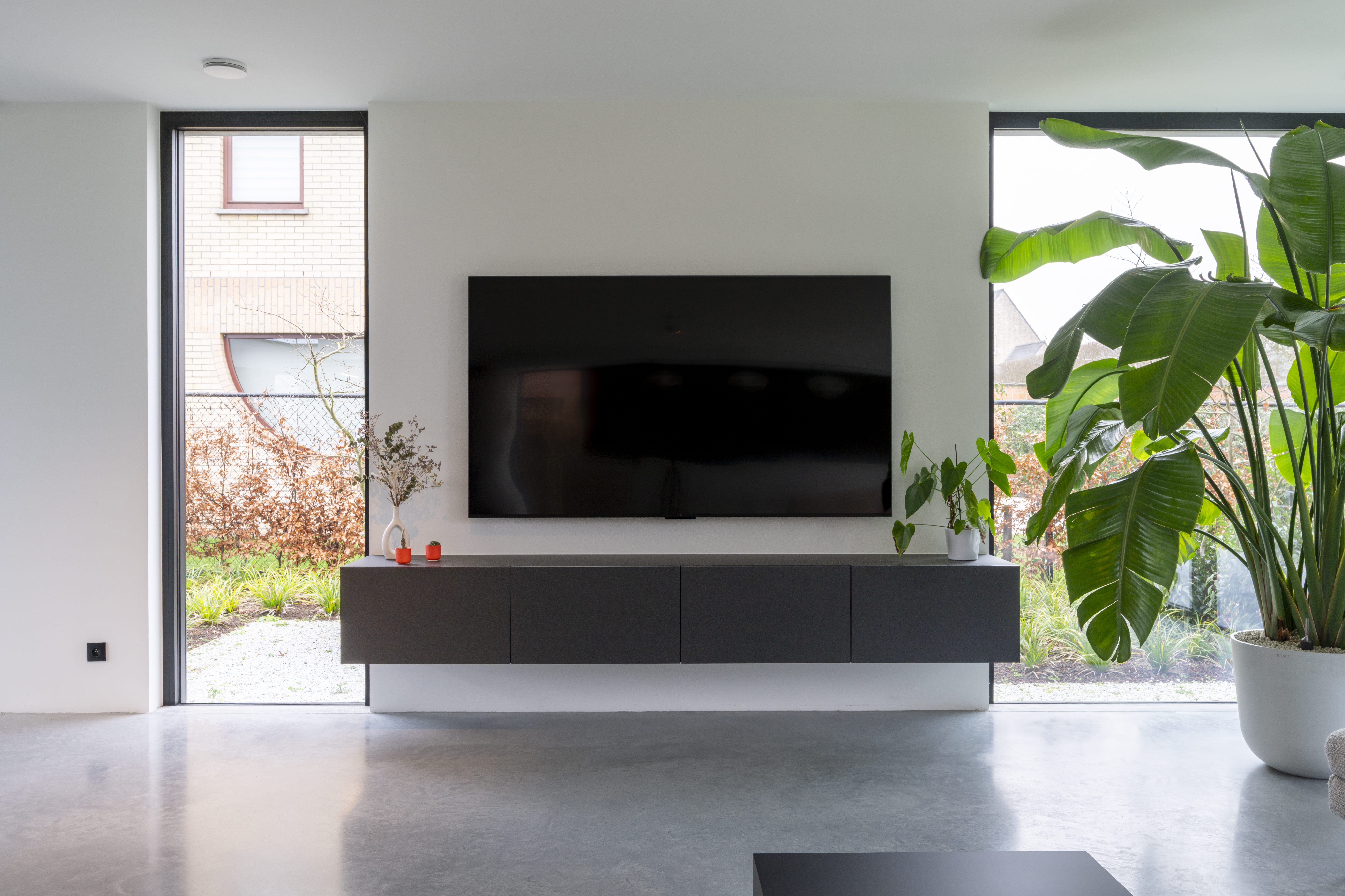 zwart tv meubel op maat augustijns keukens