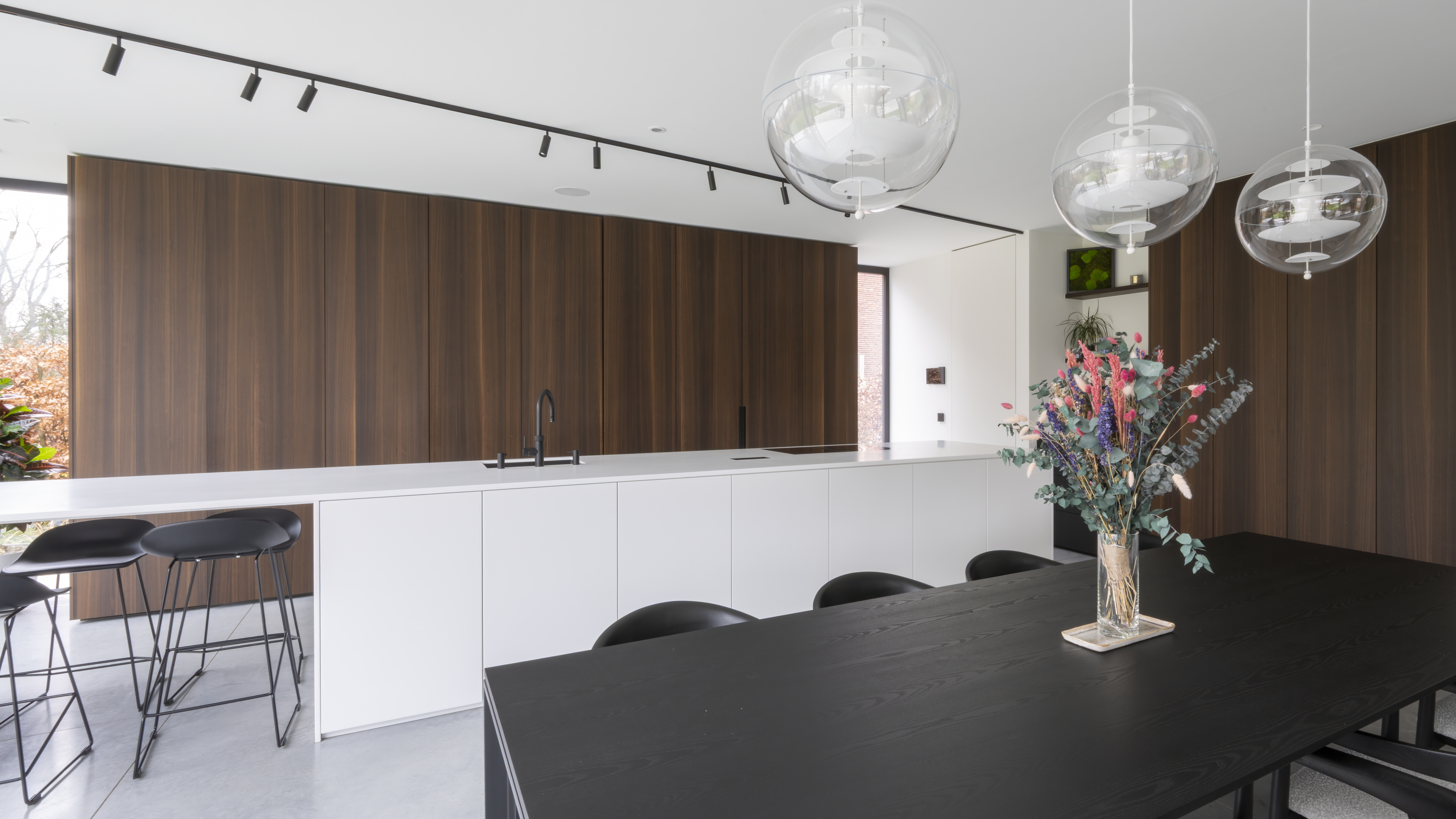moderne keuken eucalyptusfineer augustijns keukens