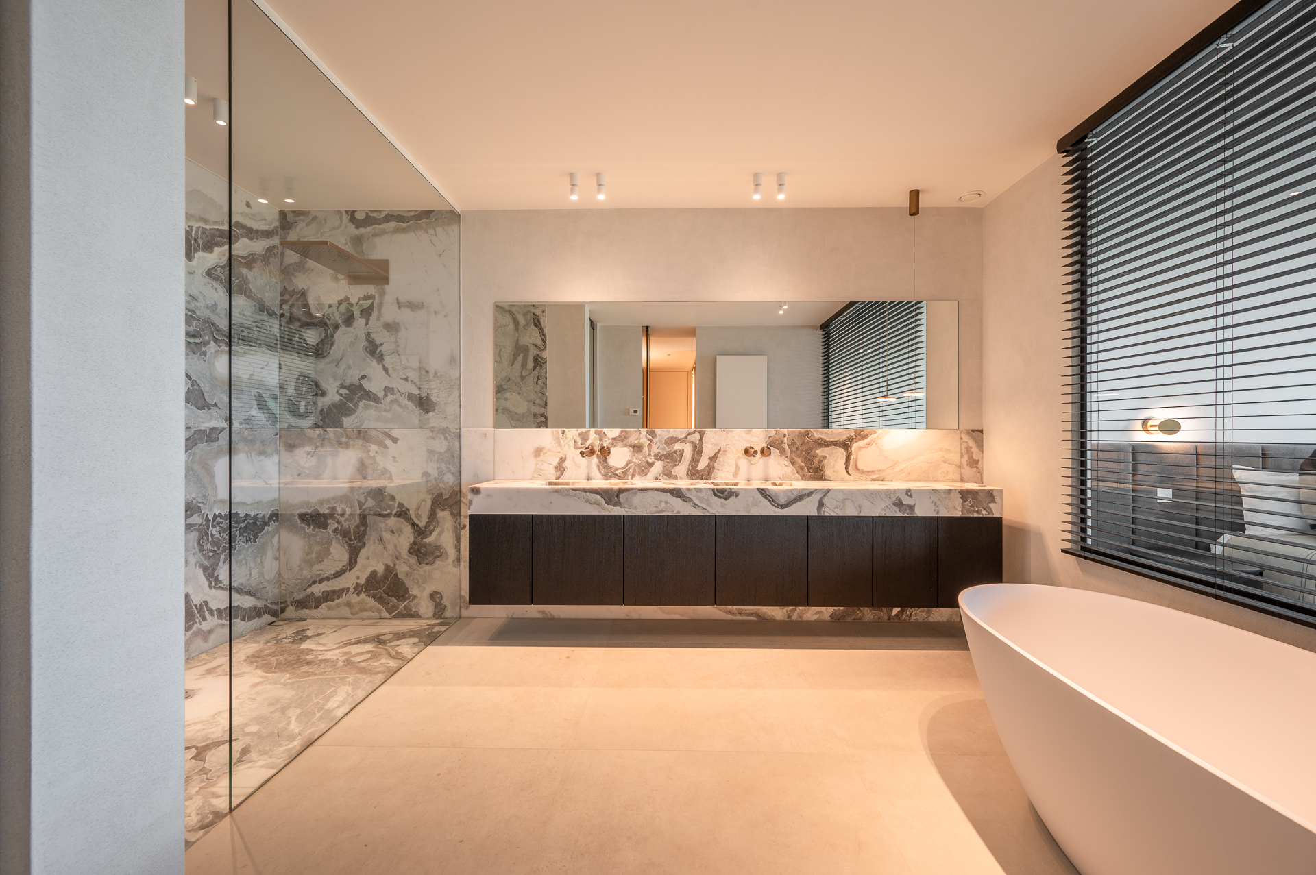 luxe badkamer in marmer - Augustijns
