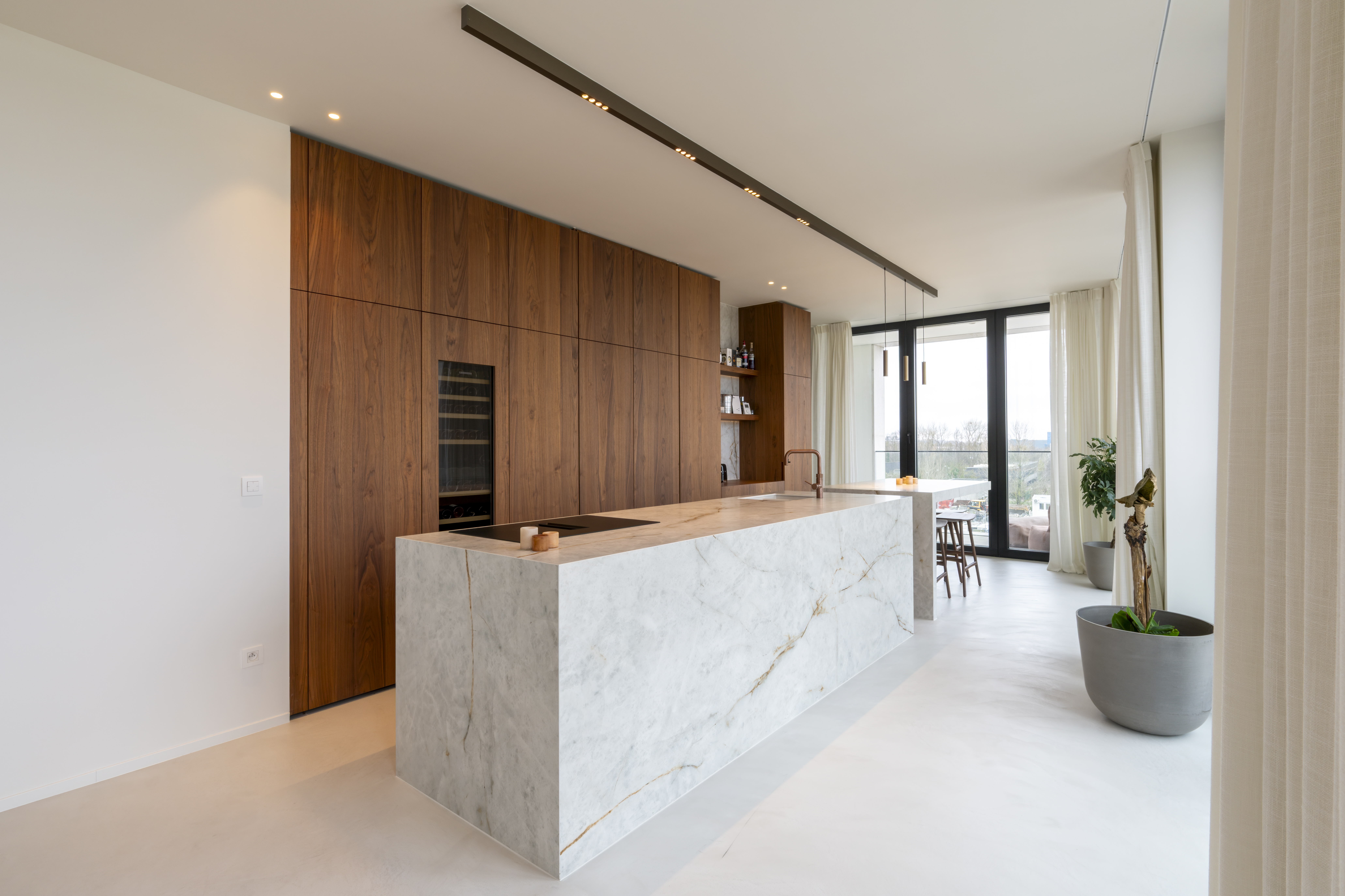 notelaar houten keuken met keukeneiland