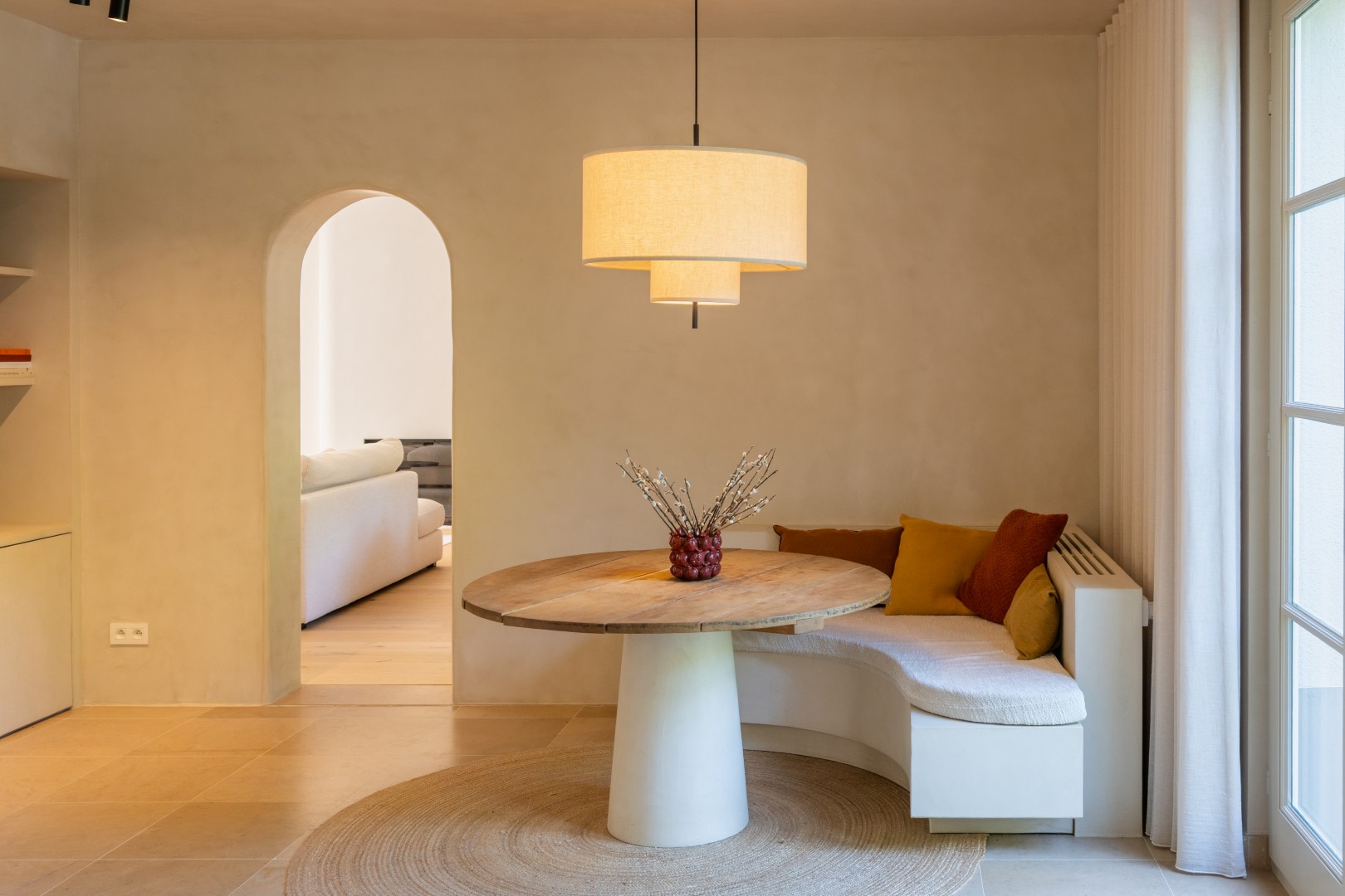 interieur met organisch en ronde vormen