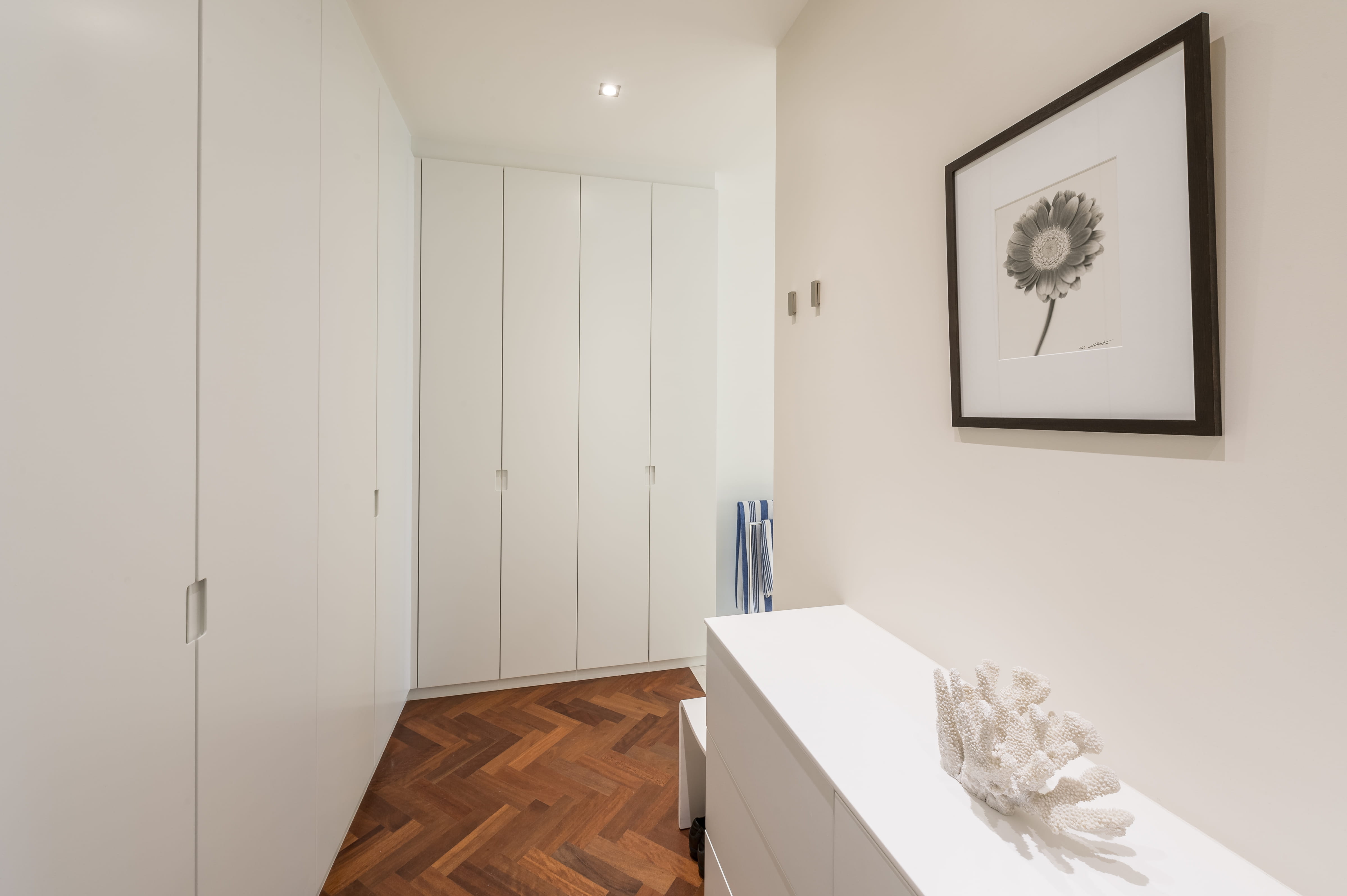 witte vestiairekast op maat gemaakt door Augustijns Keukens & Interieur