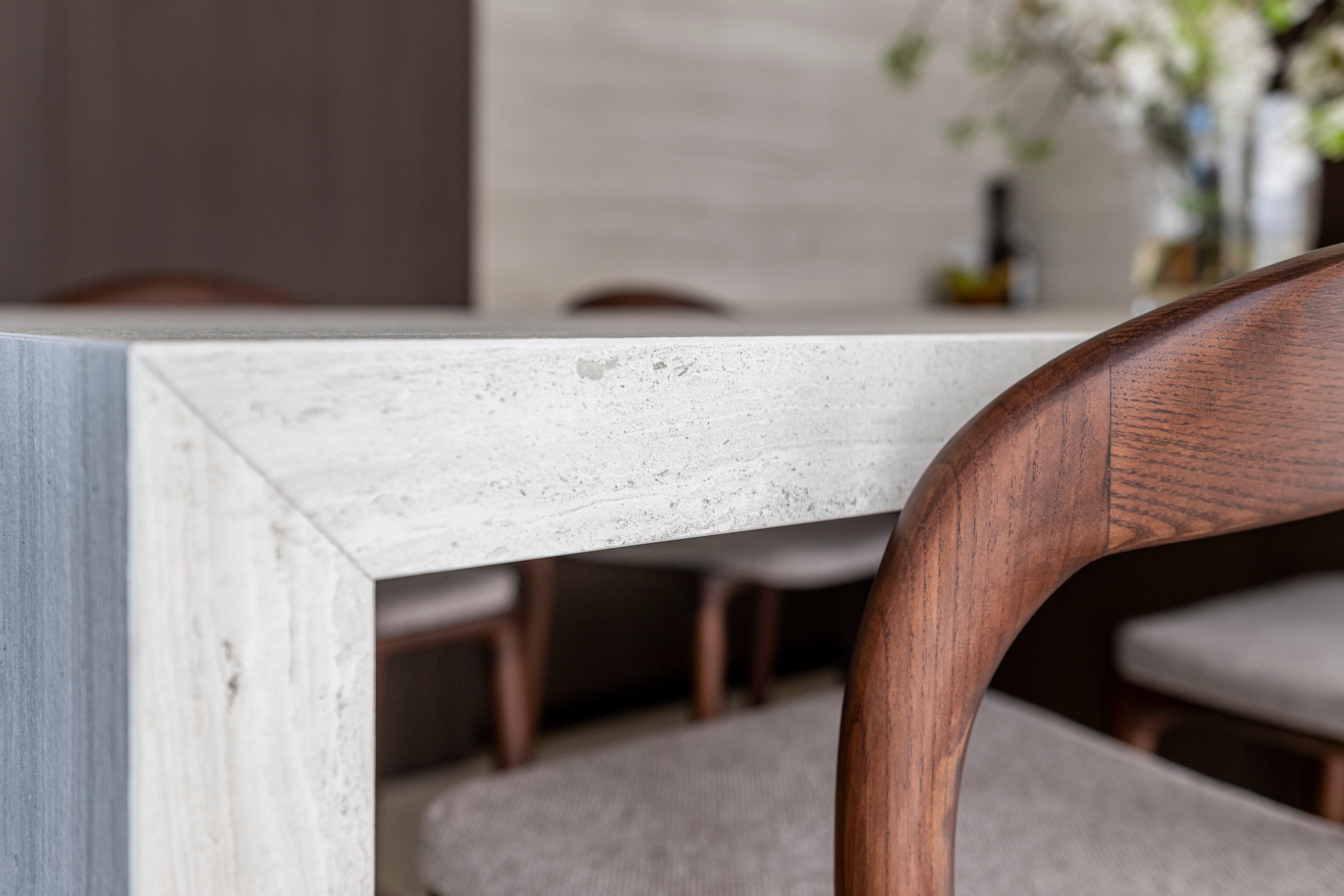 travertin look keramiek op maat door Augustijns Keukens & Interieur